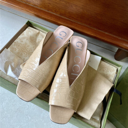 High Quality Luxury Gucci V Cat Heel Slippers alternate view