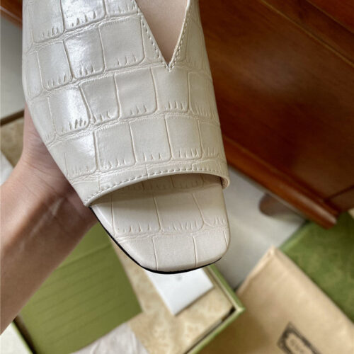 High Quality Luxury Gucci V Cat Heel Slippers – Style 48979 product detail