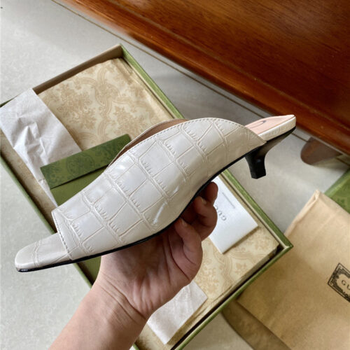 High Quality Luxury Gucci V Cat Heel Slippers – Style 48979 product detail