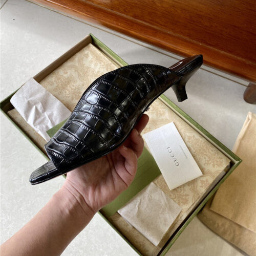High Quality Luxury Gucci V Cat Heel Slippers – Style 81747 product detail