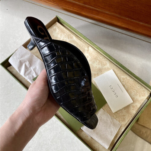 High Quality Luxury Gucci V Cat Heel Slippers – Style 81747 product detail