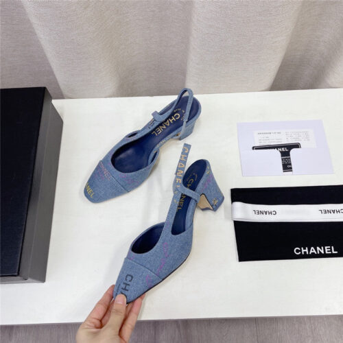 High Quality Luxury Chanel Chunky Heel Graffiti Sandals – Style 95942 product detail