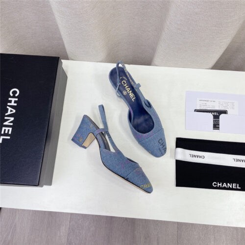 High Quality Luxury Chanel Chunky Heel Graffiti Sandals – Style 95942 alternate view
