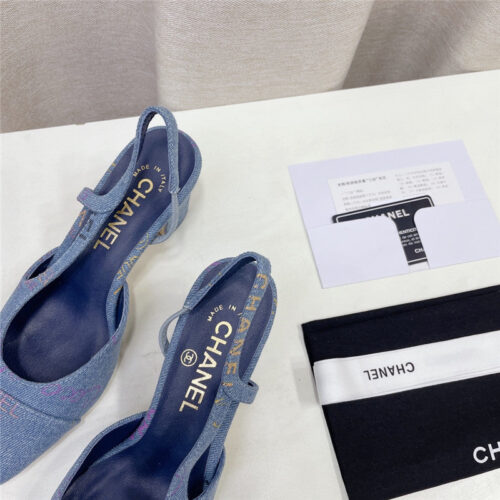 High Quality Luxury Chanel Chunky Heel Graffiti Sandals – Style 95942 product detail
