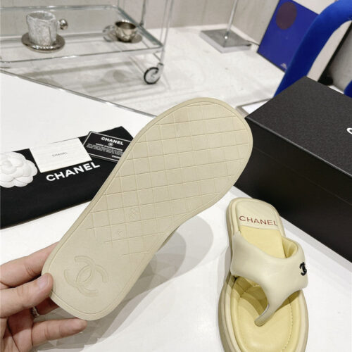 High Quality Luxury Chanel Bread Flip Flops product detail