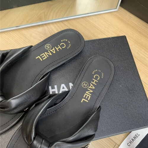 High Quality Luxury Chanel Flat Chain Slippers – Style 26918 product detail