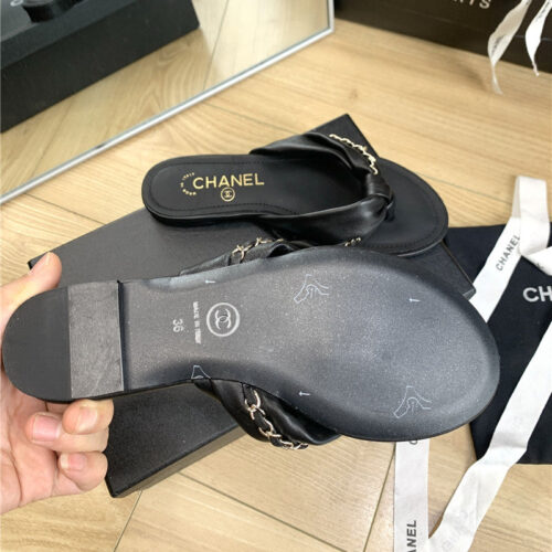 High Quality Luxury Chanel Flat Chain Slippers – Style 26918 product detail