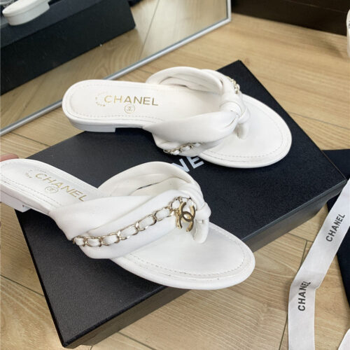 High Quality Luxury Chanel Flat Chain Slippers – Style 90758 alternate view