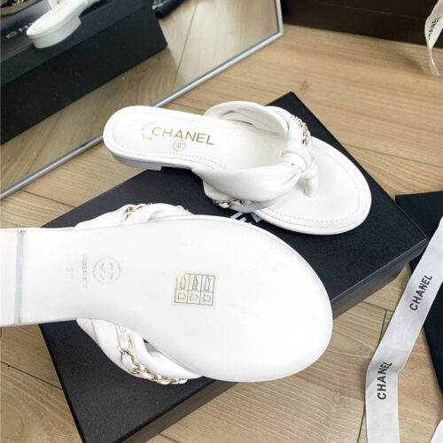 High Quality Luxury Chanel Flat Chain Slippers – Style 90758 product detail