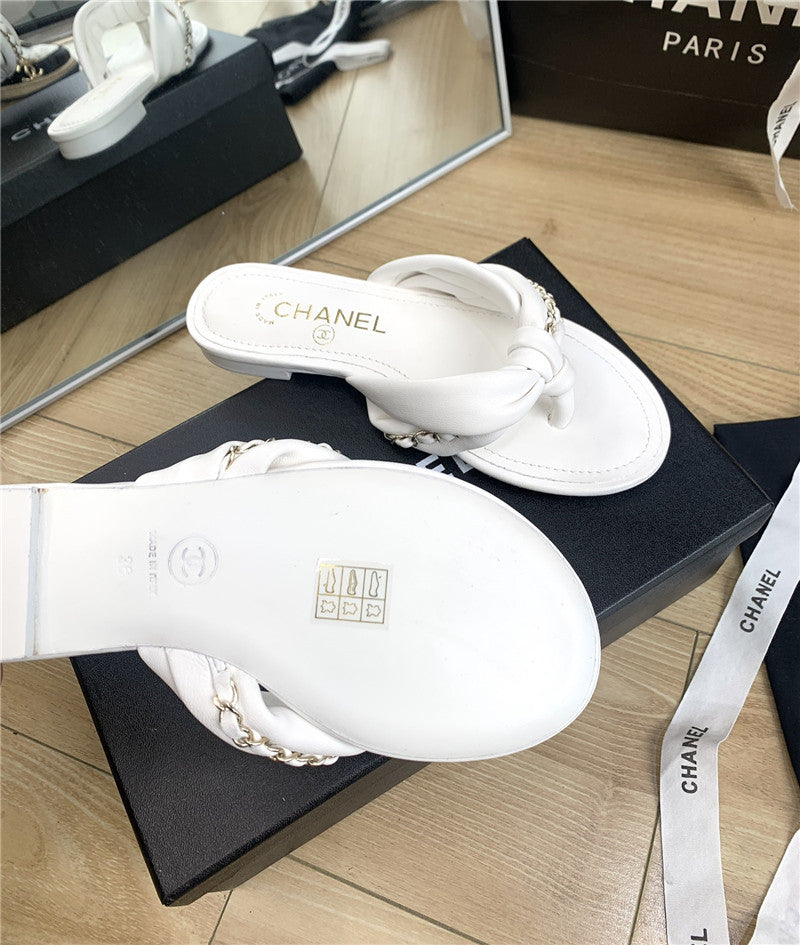 High Quality Luxury Chanel Flat Chain Slippers – Style 90758 product detail