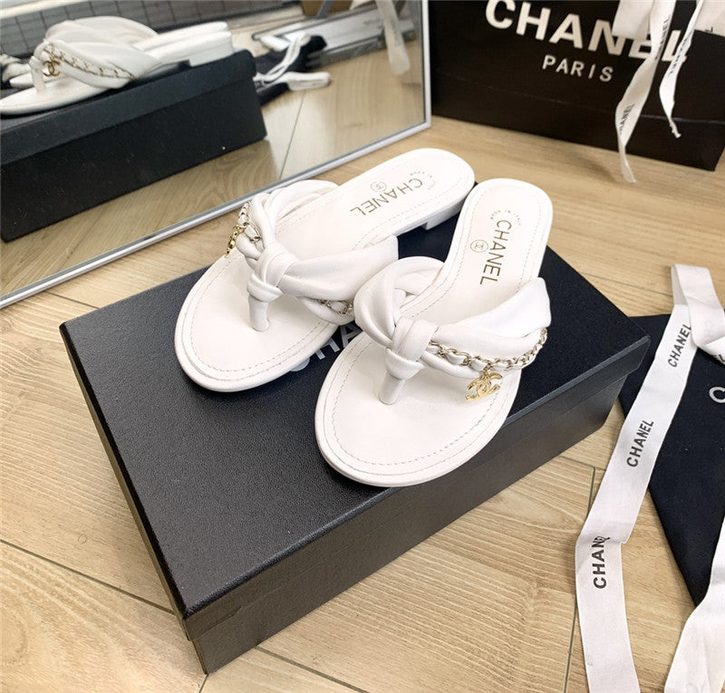 High Quality Luxury Chanel Flat Chain Slippers – Style 90758 product detail