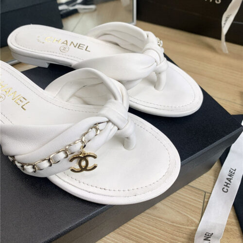 High Quality Luxury Chanel Flat Chain Slippers – Style 90758 product detail