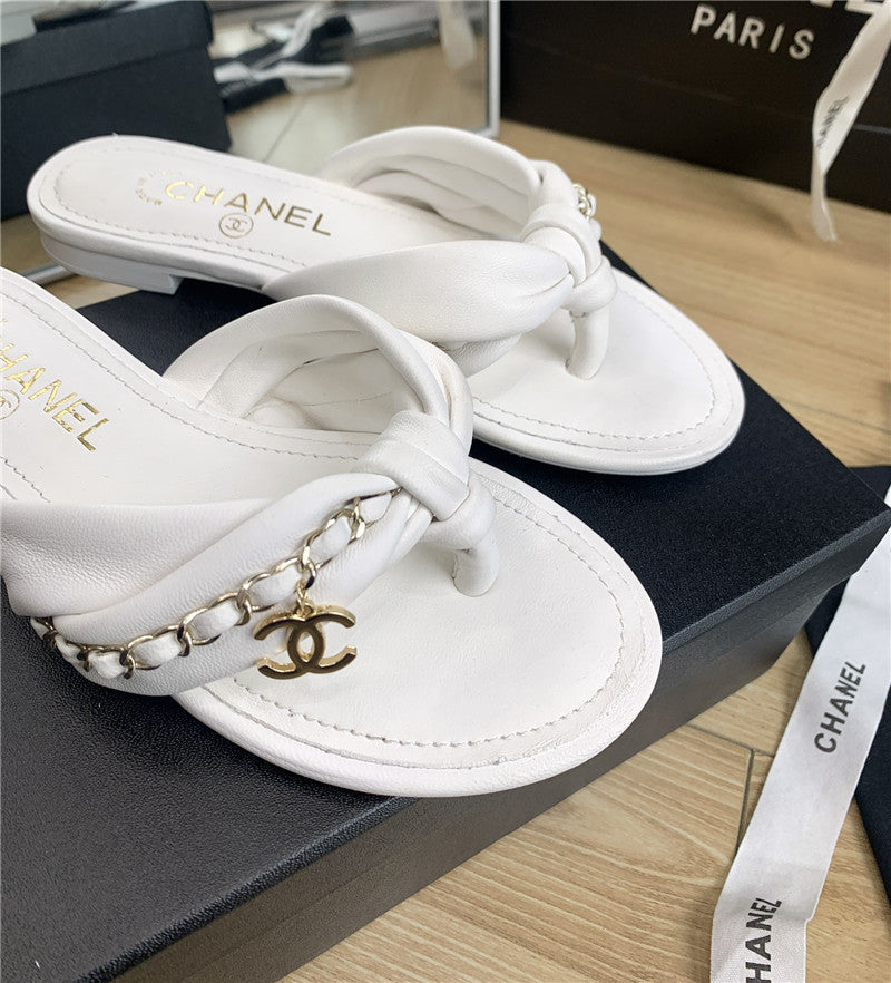 High Quality Luxury Chanel Flat Chain Slippers – Style 90758 product detail