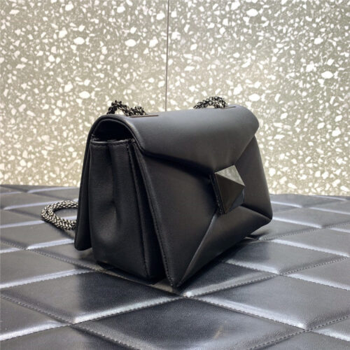 High Quality Luxury Valentino Garavani One Stud Bag product detail