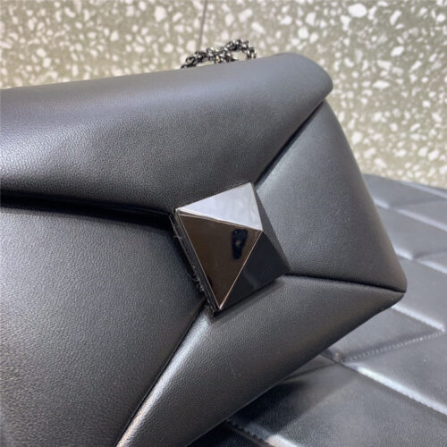 High Quality Luxury Valentino Garavani One Stud Bag product detail