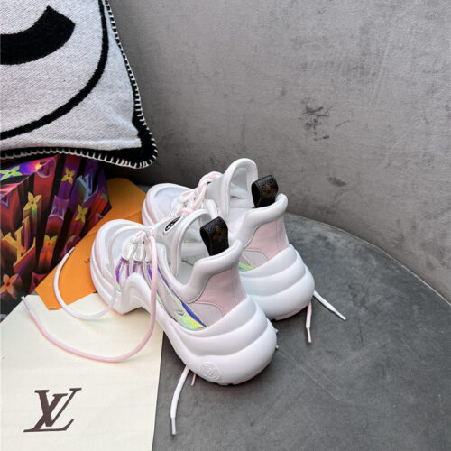 High Quality Luxury Louis Vuitton New Color Matching Old Shoes product detail