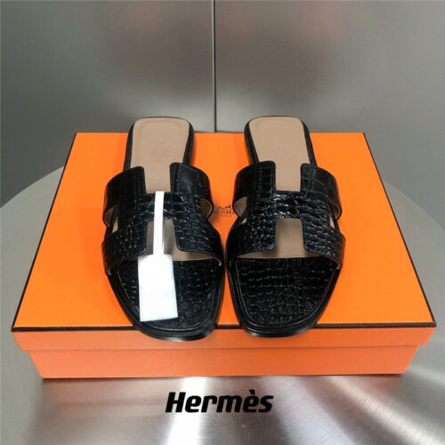 High Quality Luxury Hermes Oran Crocodile Slippers – Style 70851 alternate view