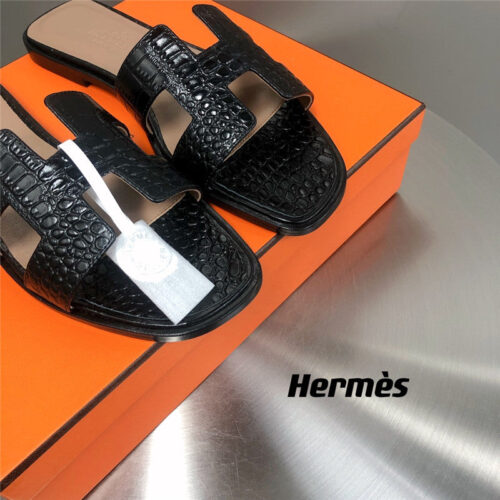 High Quality Luxury Hermes Oran Crocodile Slippers – Style 70851 product detail