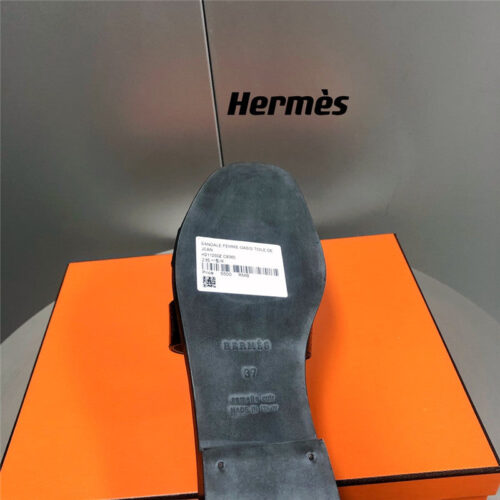 High Quality Luxury Hermes Oran Crocodile Slippers – Style 70851 product detail