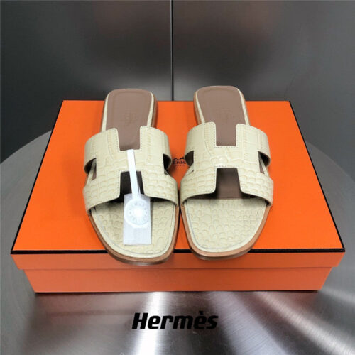 High Quality Luxury Hermes Oran Crocodile Slippers – Style 05315 product detail