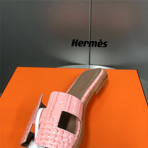 High Quality Luxury Hermes Oran Crocodile Slippers – Style 39779 product detail