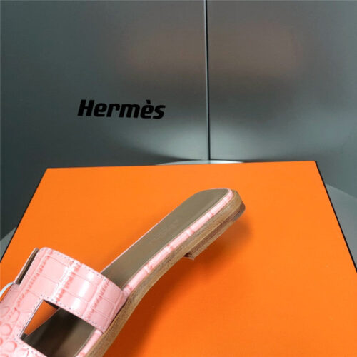 High Quality Luxury Hermes Oran Crocodile Slippers – Style 39779 product detail