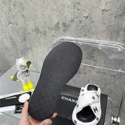 High Quality Luxury Chanel Bread Slippers – Style 63974 product detail