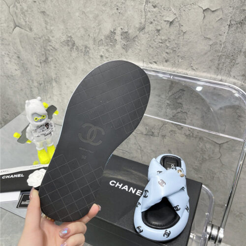 High Quality Luxury Chanel Bread Slippers – Style 98438 product detail