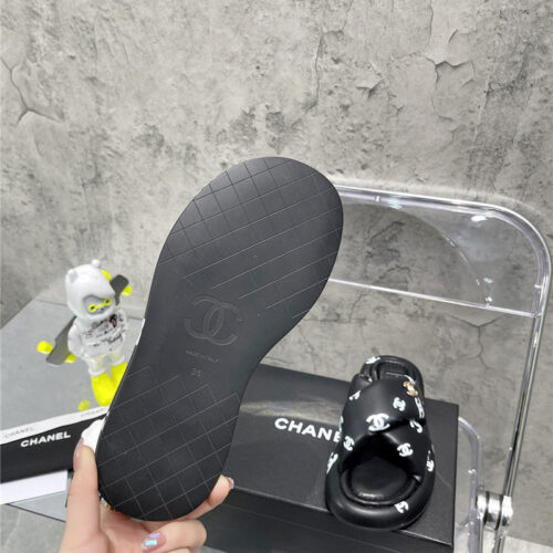 High Quality Luxury Chanel Bread Slippers product detail