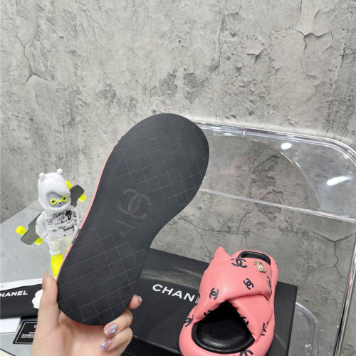 High Quality Luxury Chanel Bread Slippers – Style 69062 product detail