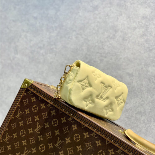 High Quality Luxury Louis Vuitton Bubblegram Wallet On Strap Bag – Style 47520 product detail