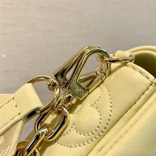 High Quality Luxury Louis Vuitton Bubblegram Wallet On Strap Bag – Style 47520 product detail