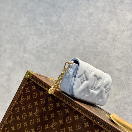 High Quality Luxury Louis Vuitton Bubblegram Wallet On Strap Bag – Style 47515 product detail