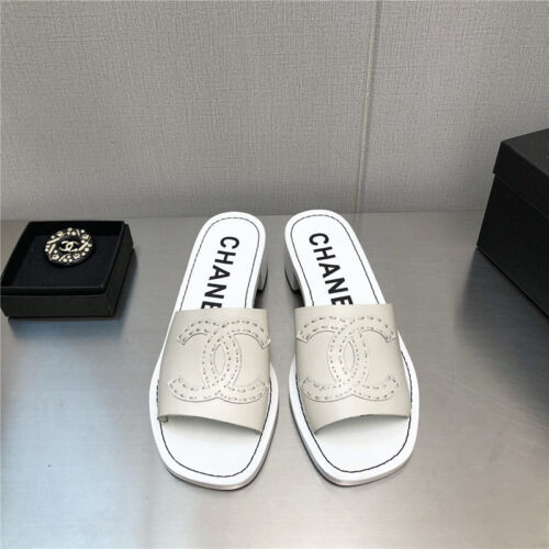 High Quality Luxury Chanel Straw Flip-Flops alternate view