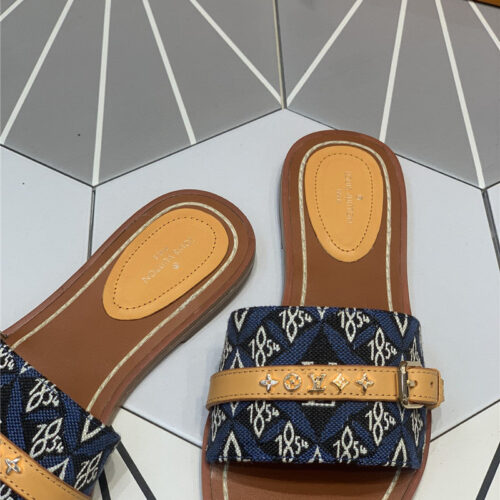 High Quality Luxury Louis Vuitton Lock It Flat Mules – Style 97475 product detail