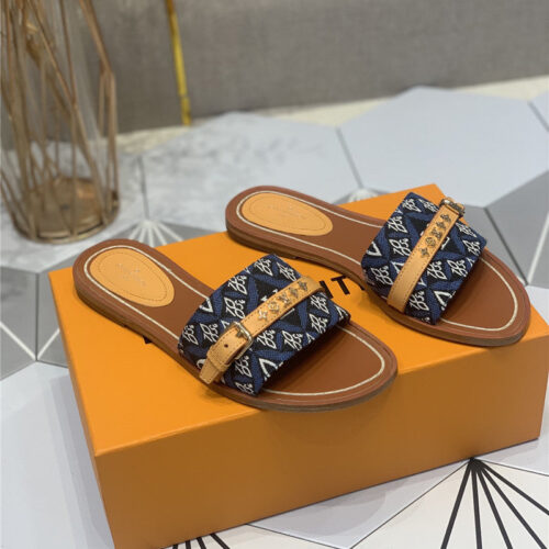 High Quality Luxury Louis Vuitton Lock It Flat Mules – Style 97475