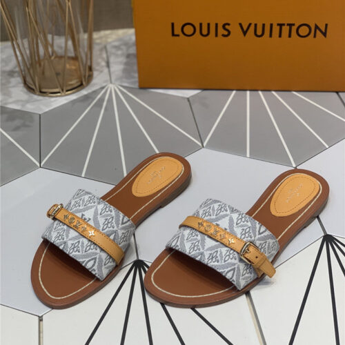 High Quality Luxury Louis Vuitton Lock It Flat Mules alternate view