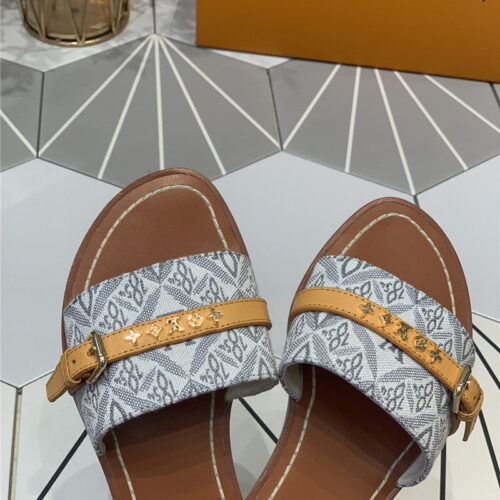 High Quality Luxury Louis Vuitton Lock It Flat Mules product detail