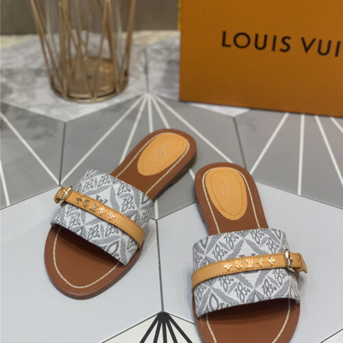 High Quality Luxury Louis Vuitton Lock It Flat Mules product detail