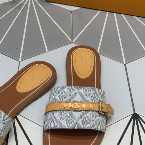 High Quality Luxury Louis Vuitton Lock It Flat Mules product detail