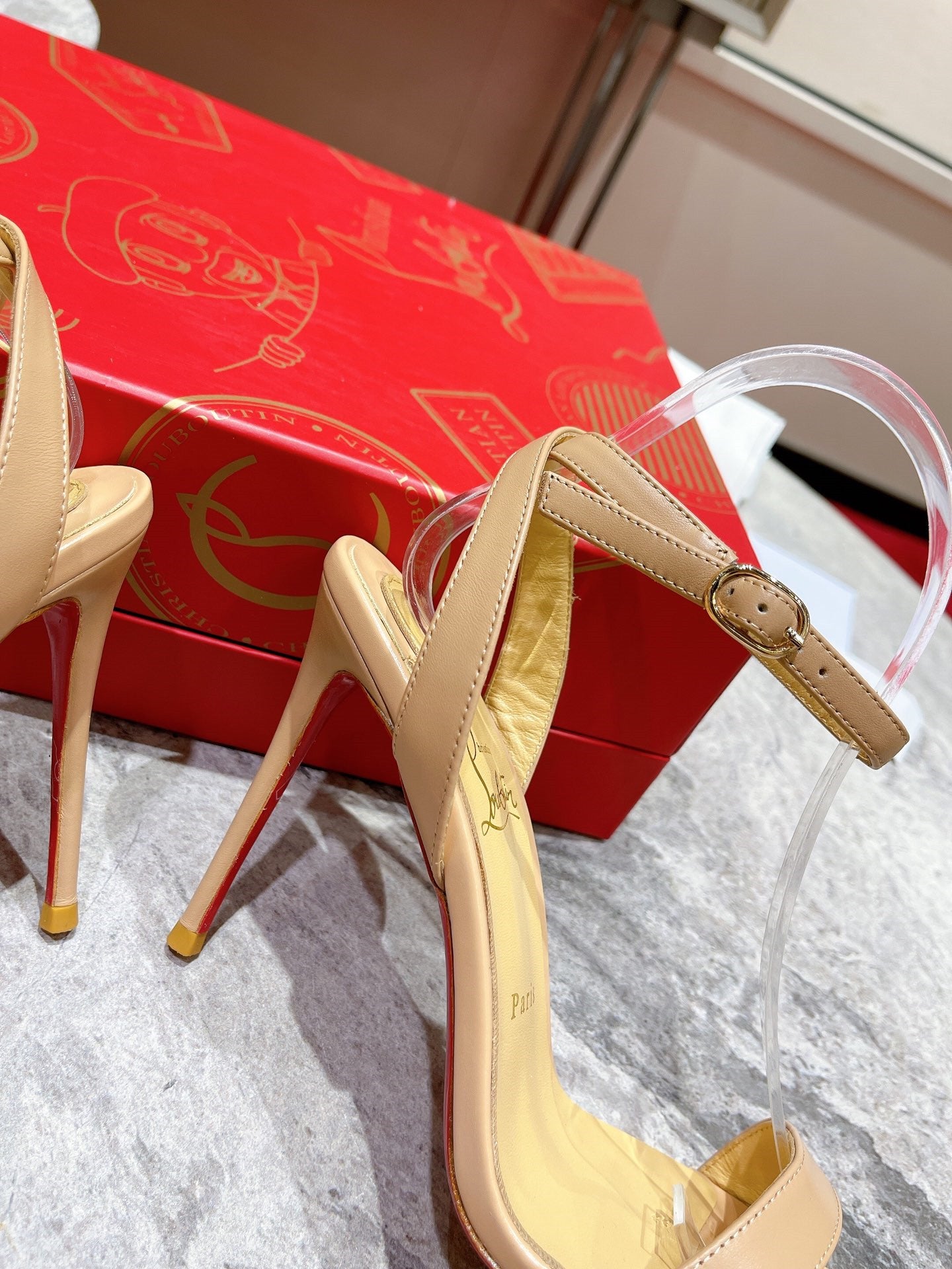 High Quality Luxury Christian Louboutin Strappy Sandals – Style 30324 product detail