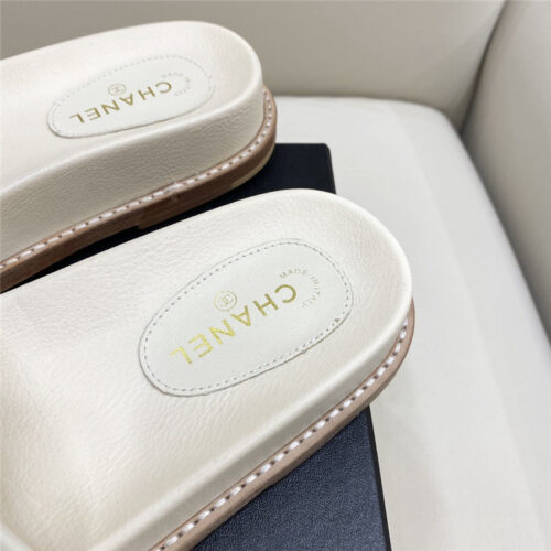 High Quality Luxury Chanel Alphabet Slippers Womens product detail