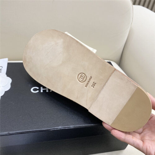 High Quality Luxury Chanel Alphabet Slippers Womens product detail