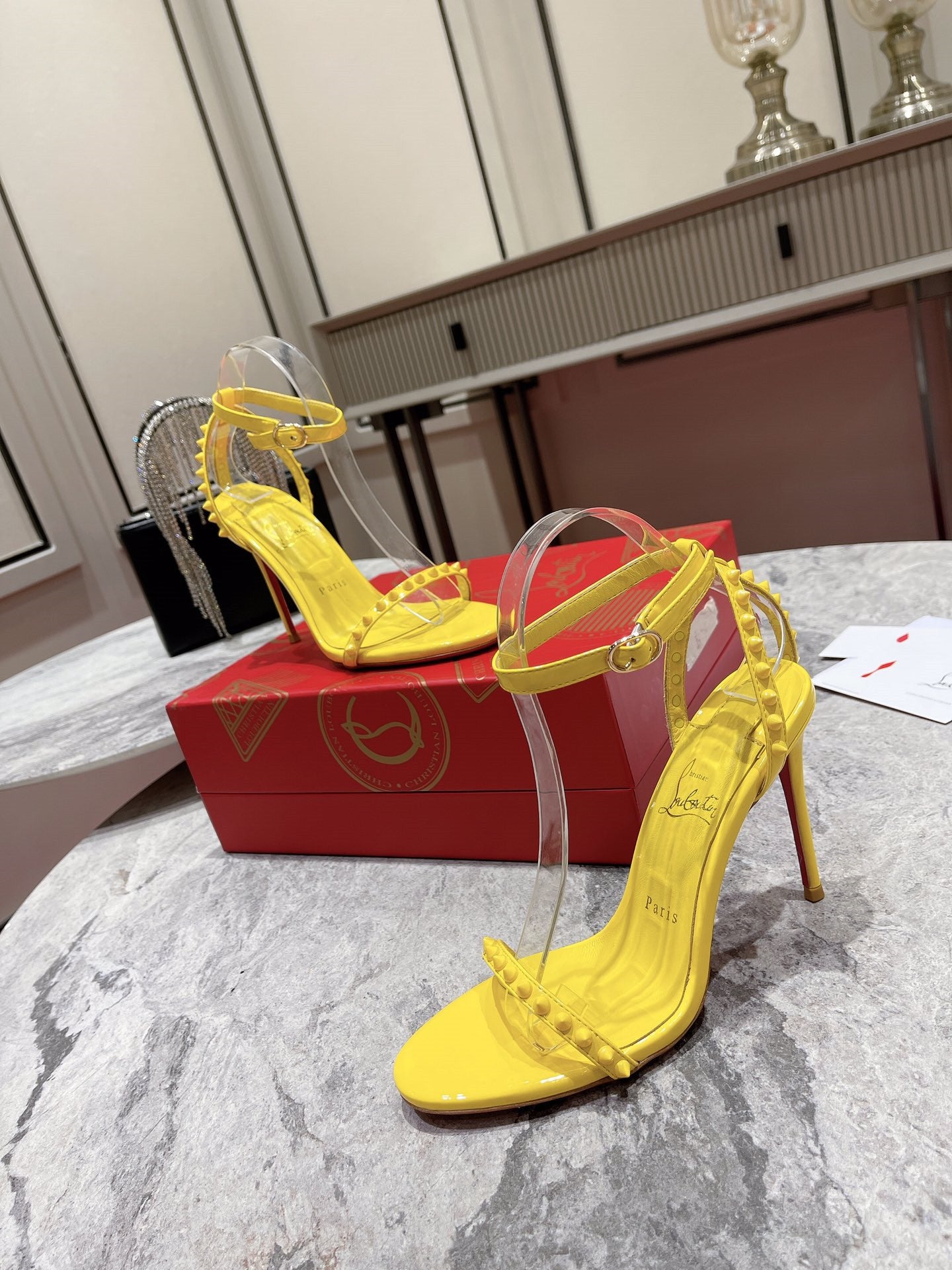 High Quality Luxury Christian Louboutin Spiked Strappy Sandals – Style 52372 product detail