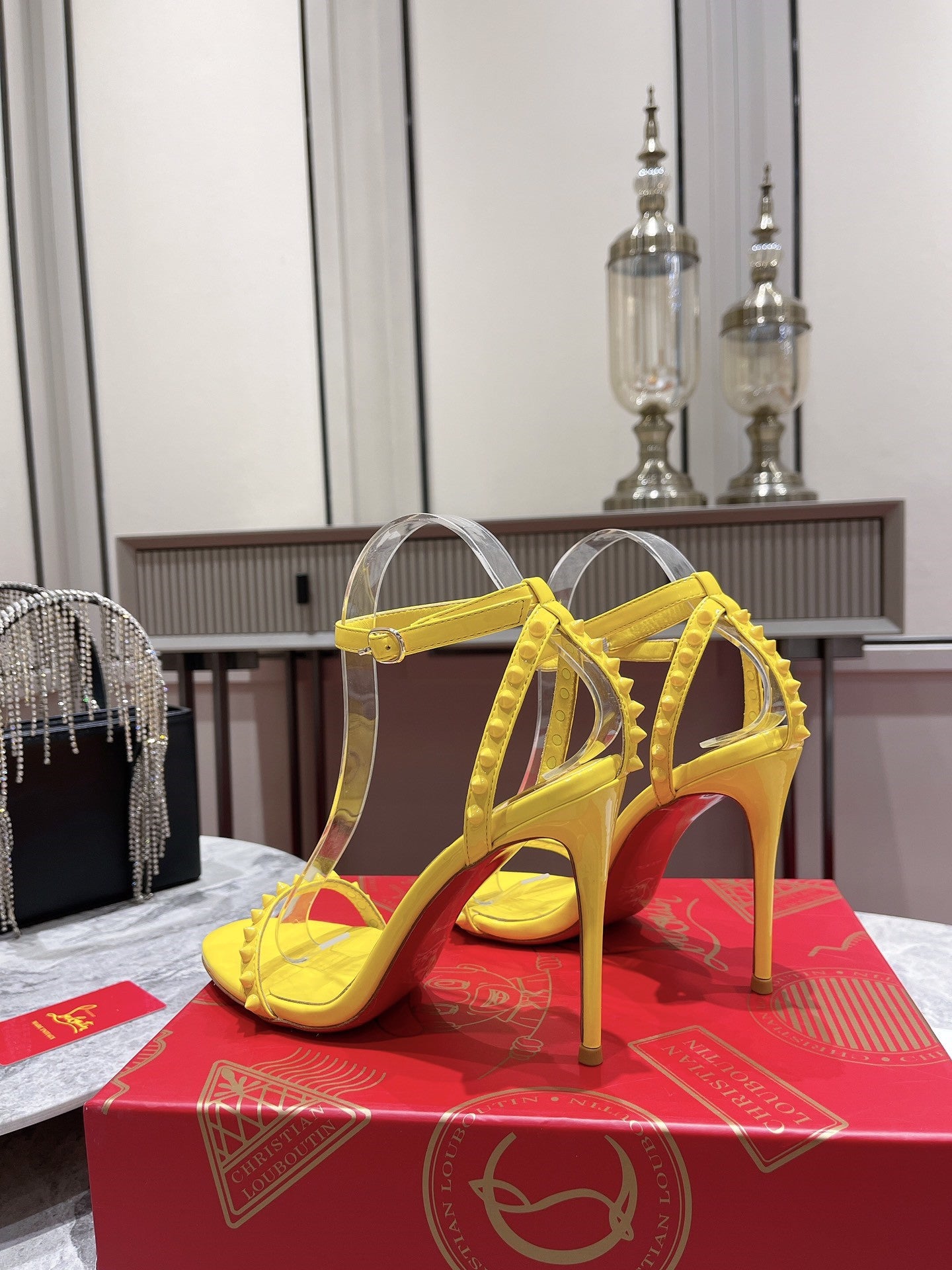 High Quality Luxury Christian Louboutin Spiked Strappy Sandals – Style 52372 product detail