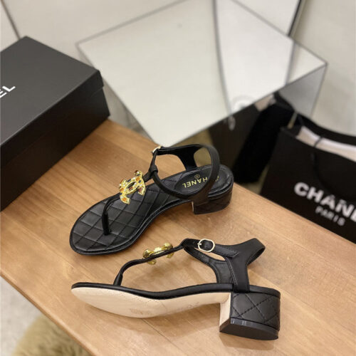 High Quality Luxury Chanel Pearl Buckle Classic Thong Sandals alternate view