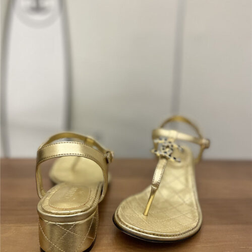 High Quality Luxury Chanel Pearl Buckle Classic Thong Sandals – Style 77446 product detail