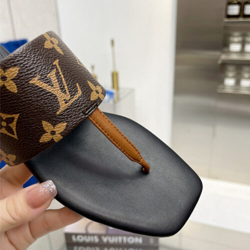 High Quality Luxury Louis Vuitton Flat Slippers – Style 65923 product detail