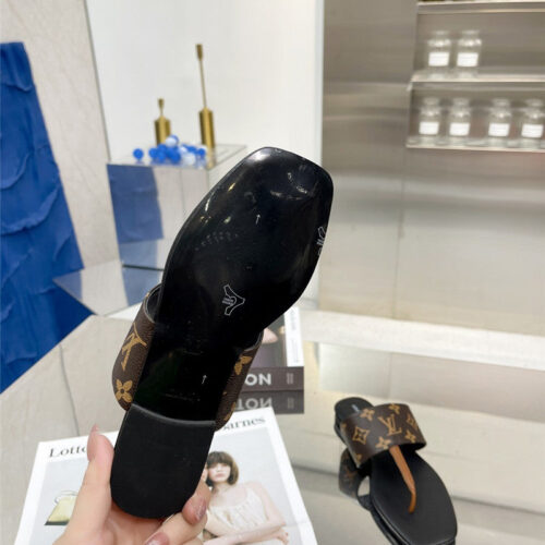 High Quality Luxury Louis Vuitton Flat Slippers – Style 65923 product detail