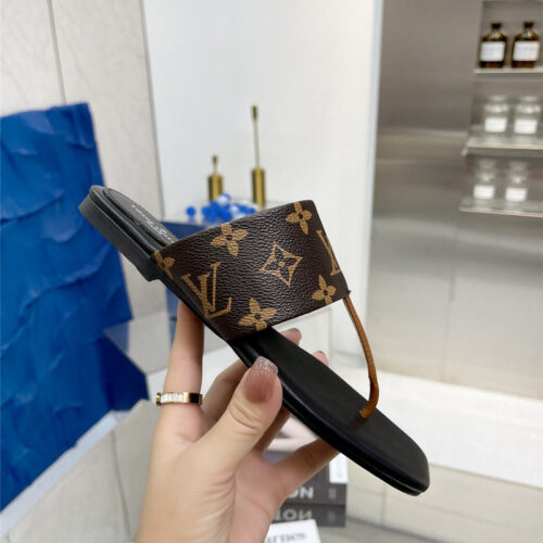 High Quality Luxury Louis Vuitton Flat Slippers – Style 65923 product detail